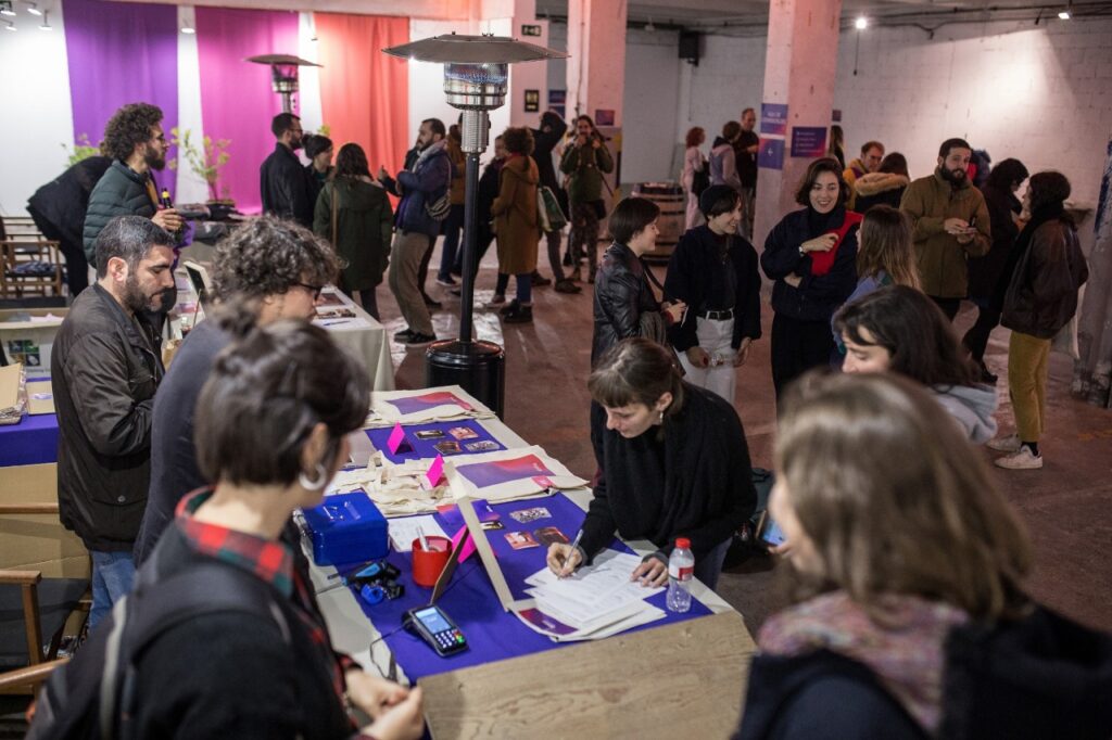 La jornada deriva va aplegar més de 500 joves a la Nau Bostik, del barri de La Sagrera de Barcelona.